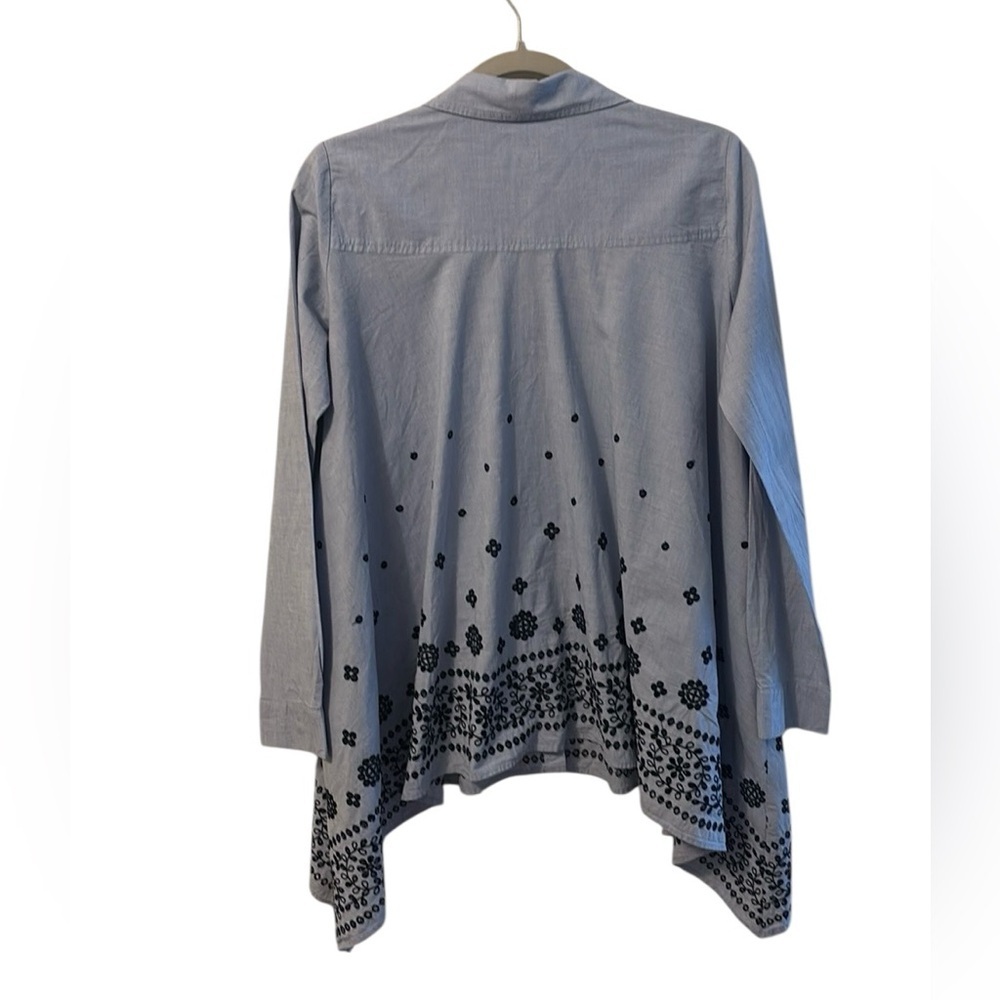 Blue shirt with dark blue floral embroidery from GAP - Picture 10 of 10